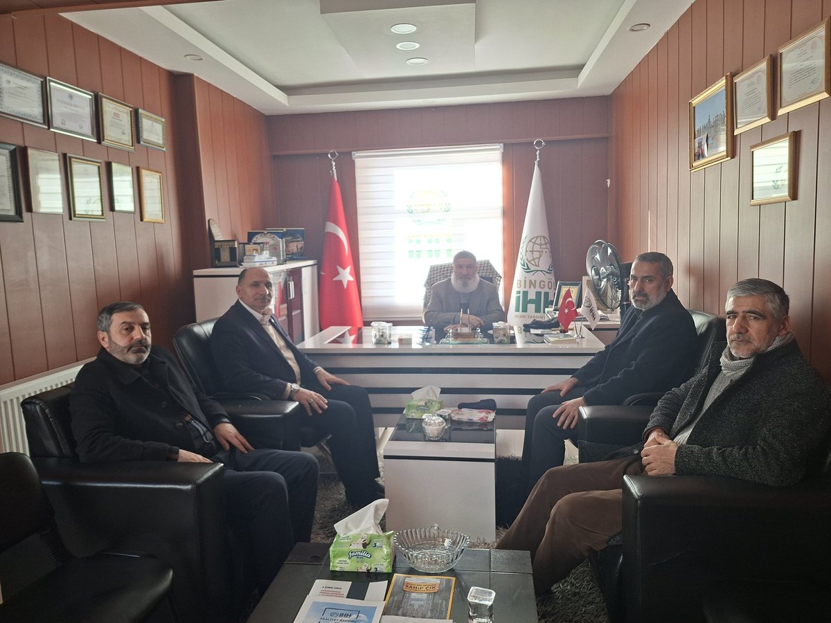 İHH Bingöl Derneği Ziyaretimiz...

İl Başkanımız Sn Refik Alpaya ve beraberindeki heyetimiz, İHH Bingöl Derneği Başkanı Sn Muhittin Gili'yi ziyaret etti.

Ziyarette; heyetimize, İHH İnsani Yardım Vakfı tarafından yapılan yardımlar hakkında bilgilendirmelerde bulunan Sn Gili,