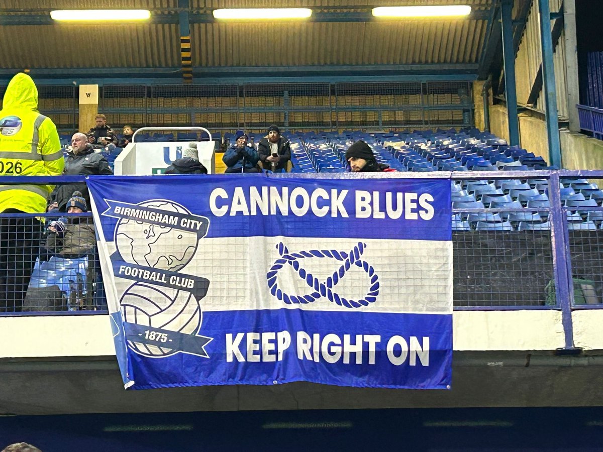 Maiden voyage for the new flag at Sheff Wed (A) this evening.

Special thanks to the models Alan, Linda and Gary 💙 

#KRO #BCFC #cannockblues #birminghamcityfc