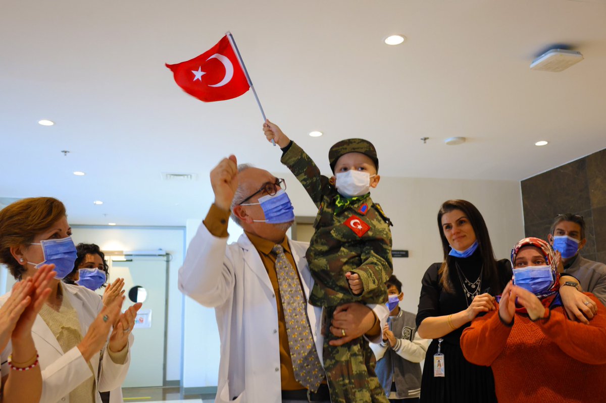 Dalgalan sen de şafaklar gibi ey şanlı hilal🇹🇷