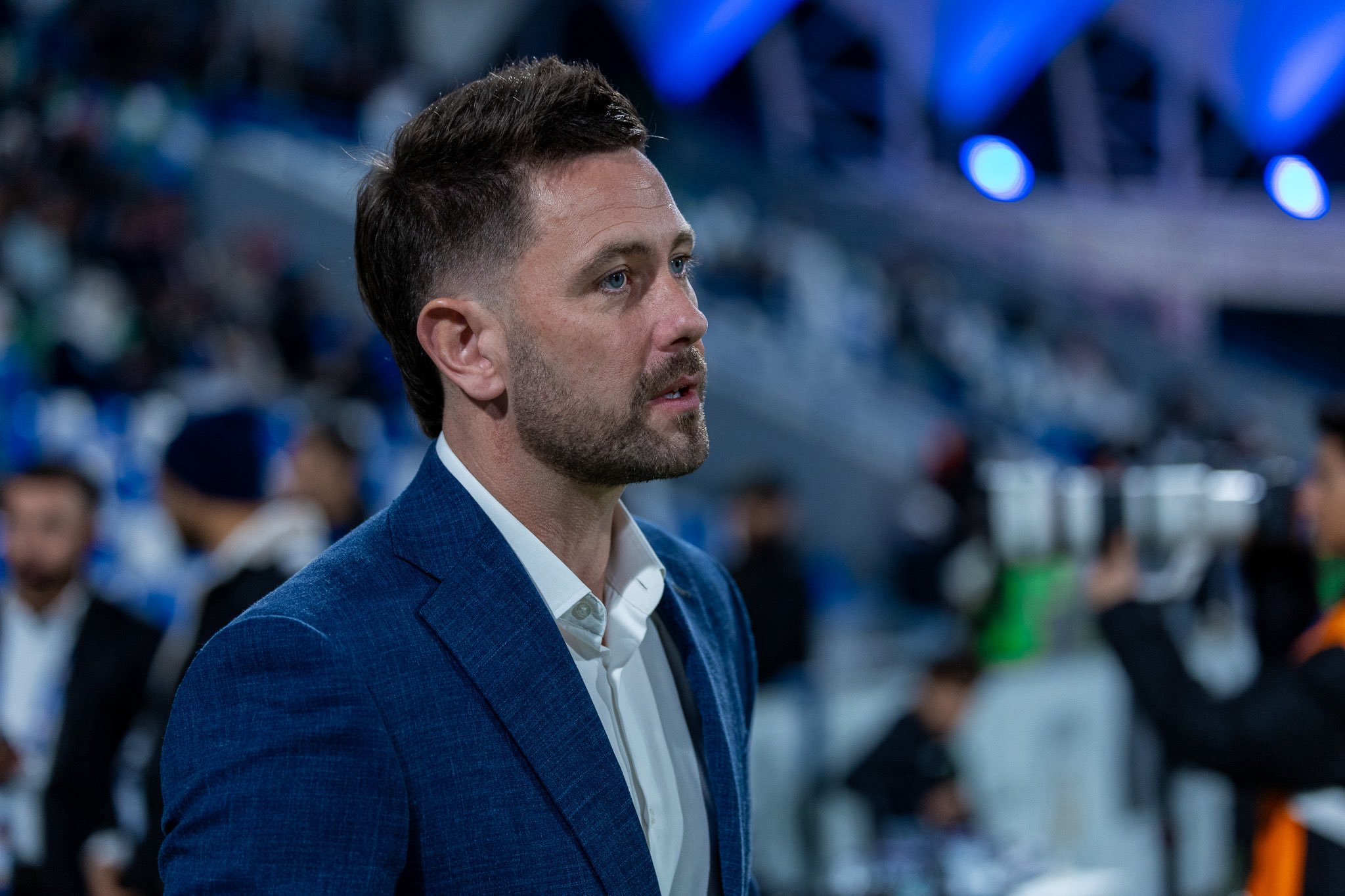 ديس باكنغهام مدرب فريق الخلود في المؤتمر الصحافي: - مباراة شيقة جداً، فريقين يهاجمون ويحتاجون النقاط الثلاث والفوز ليس بالأداء الذي أردته وبحثنا على التوازن اليوم وكنّا واقعيين أكثر. #الفتح_الخلود 