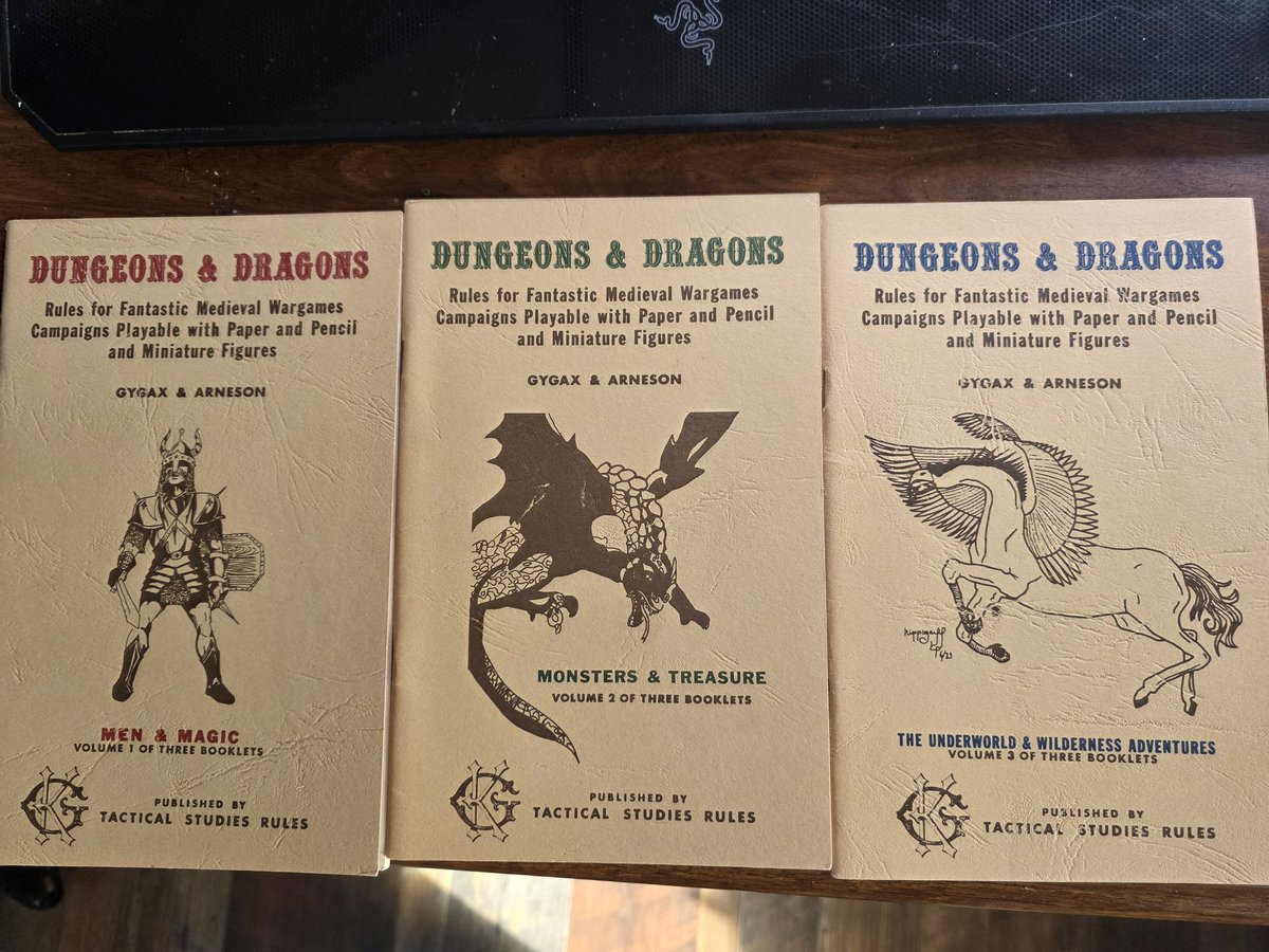 Got myself something nice. The 1974 original set of Dungeons and Dragons books. Hype.