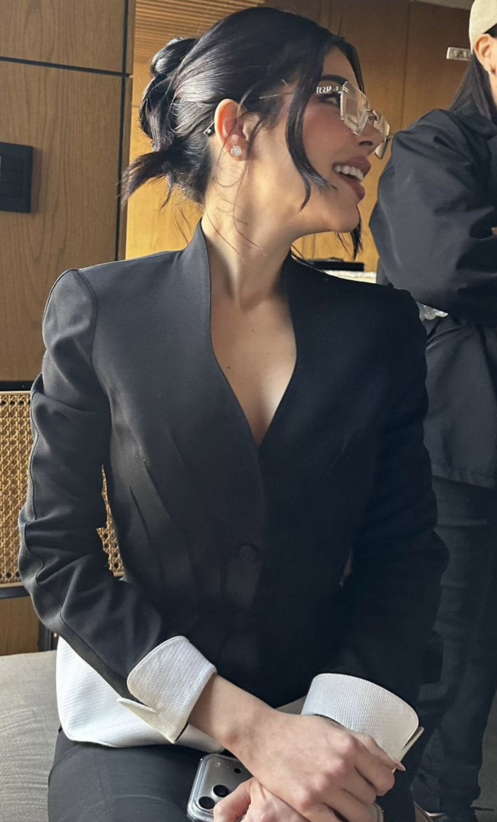 hassaniniupdate's tweet image. Kenia Os en Ciudad de México. 🖤