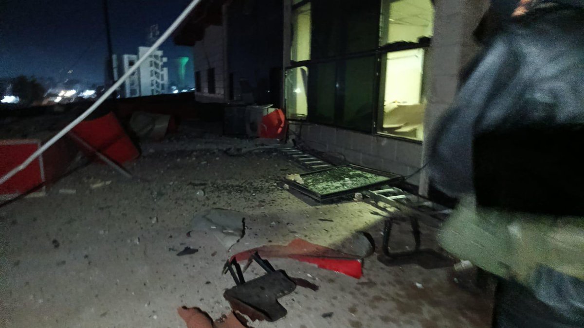 aminahekmet's tweet image. Dos ataques de drones turcos contra centros de fuerzas de seguridad en #Qamishlo. Además, una explosión de una motocicleta contra un centro de Media Luna Roja Kurda. 

ISIS vuelve.