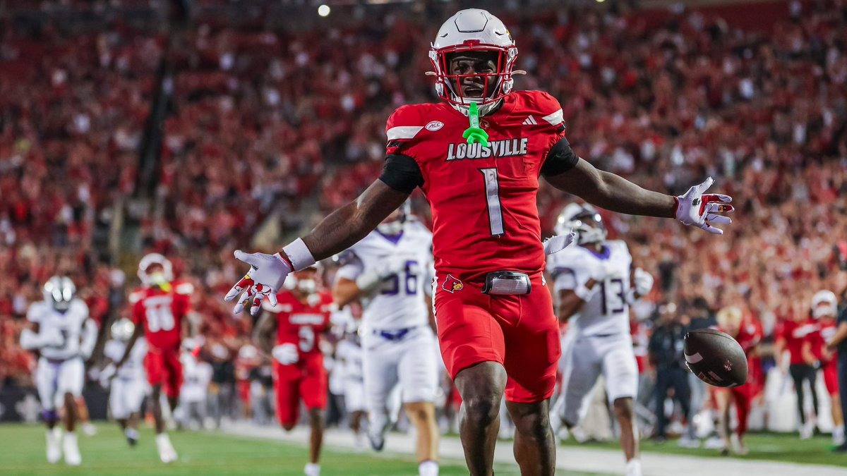 Blessed to receive a scholarship offer from University of Louisville! 
Thankful for the opportunity and excited for what’s ahead. 
<a href="/vincemarrow/">CoachMarrow</a> #GoCards ❤️🖤 <a href="/CoachTy_1/">Tyler Williams</a> <a href="/AllenTrieu/">Allen Trieu</a> <a href="/TomLoy247/">Tom Loy</a> <a href="/NCHTrojansFB/">North College Hill Trojan Football</a> <a href="/NCH_Athletics/">North College Hill Trojan Athletics</a>