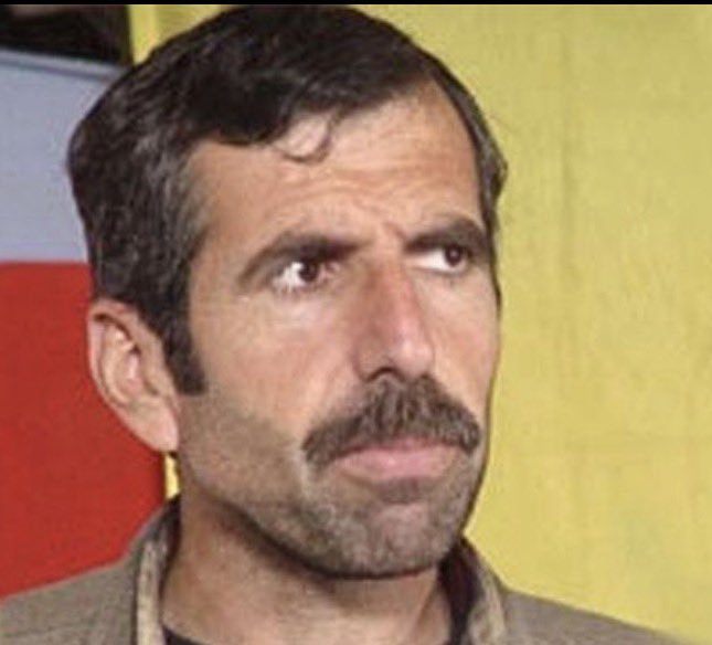 لا يوجد قسد، هي مجرد واجهة لحزب العمال الكردستاني الذي يقوده المخبول فهمان حسين ( ياهوز أرذال ) يجمع عدة رذائل و جسد البغاء الإرهابي ؛ ماركسي متطرف، معاد 
 للإسلام شوفيني معاد للعرب ، قاتل تحت راية السي آي إيه في كوباني وغيرها، يلتقي الحرس الثوري والموساد وكتائب حزب الله