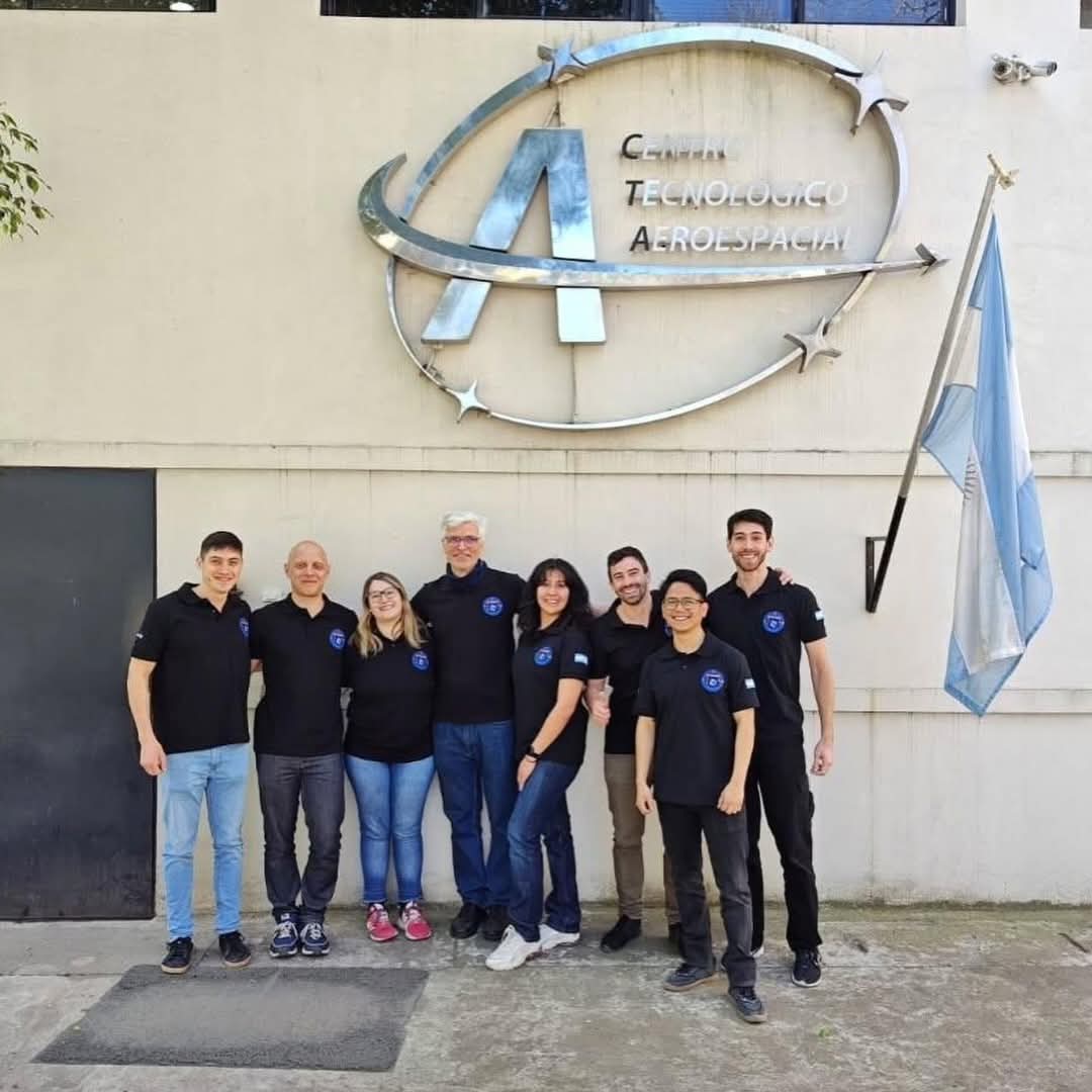 🚀 LA UNLP LLEGA AL ESPACIO 🚀 

Con una participación fundamental de la <a href="/unlp/">UNLP</a>, el microsatélite ATENEA se prepara para formar parte de una misión histórica que volverá a orbitar la Luna. Equipos de la Facultad de Ingeniería tuvieron un rol clave en su desarrollo y construcción.