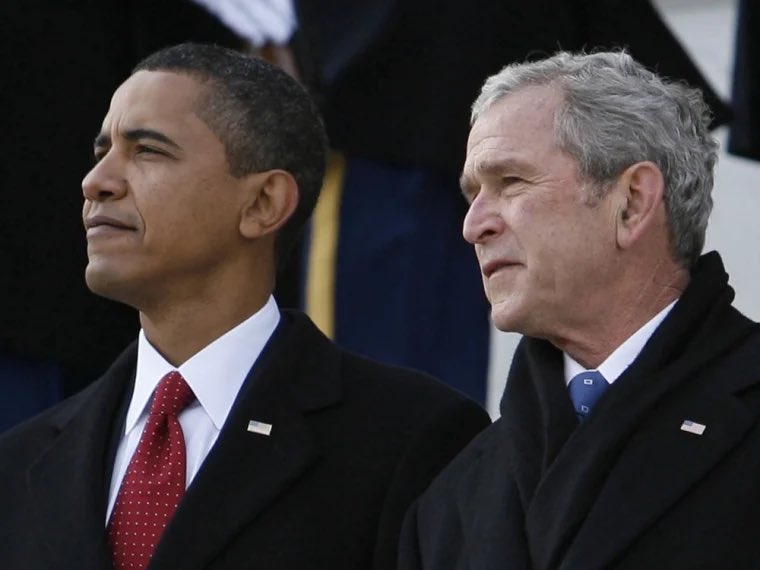 TheBushArchive's tweet image. George W. Bush when leaving the Oval Office leaves a note to Obama which reads:
“Dear Barack,
Congratulations on becoming our President. You have just begun a fantastic chapter in your life.
Very few have had the honor of knowing the responsibility you now feel. Very few know the…