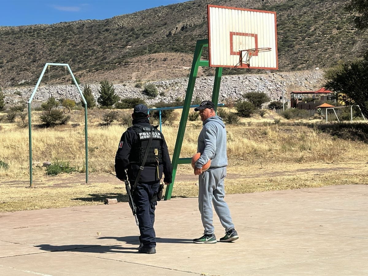 Elementos de la #PEP y Policías Municipales de Ojocaliente, Ciudad Cuauhtémoc y Luis Moya, en coordinación con personal de la FRIZ y del GORUZ, llevaron a cabo el Operativo “Municipios Seguros” en dichas demarcaciones, sin que se registraran incidentes.goo.su/fWynbTW