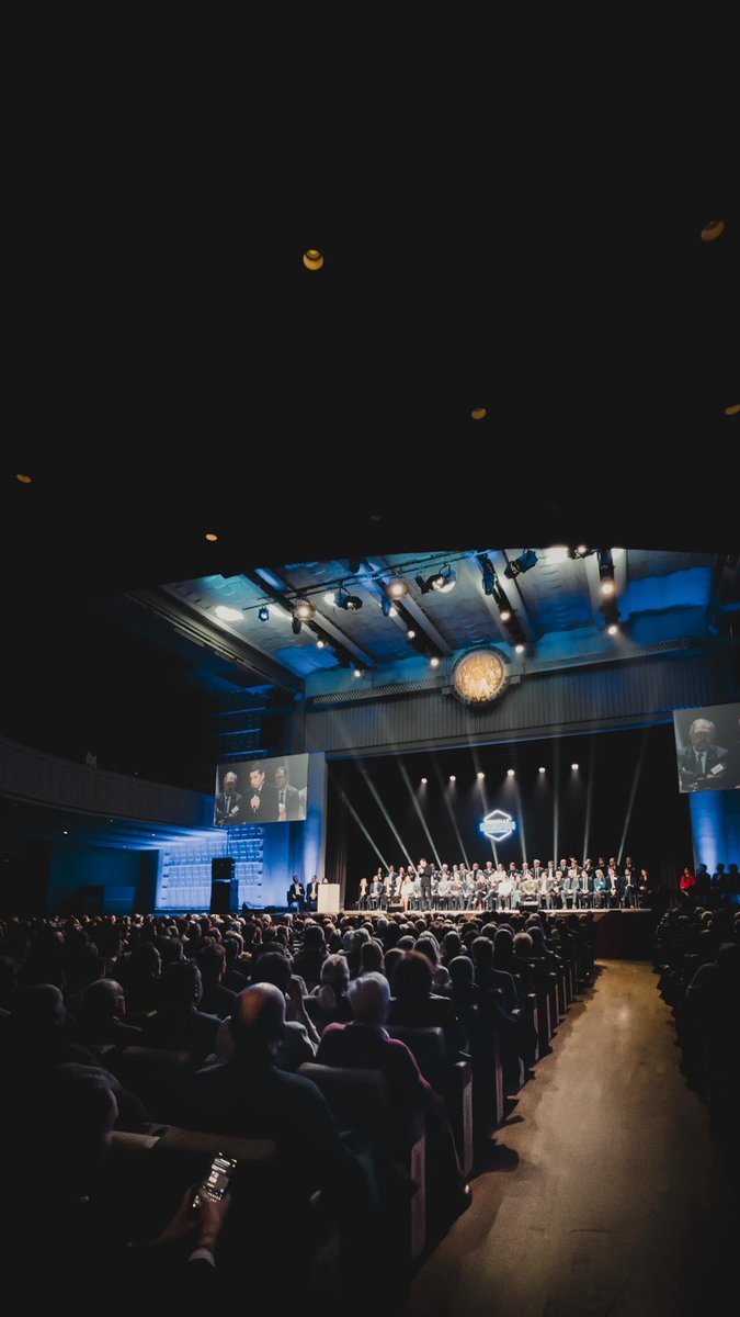 Plus de 1 800 personnes réunies, ce mardi soir, autour de <a href="/davidlisnard/">David Lisnard</a> pour notre meeting de rentrée.

Plus que jamais #fierdetreliberal !