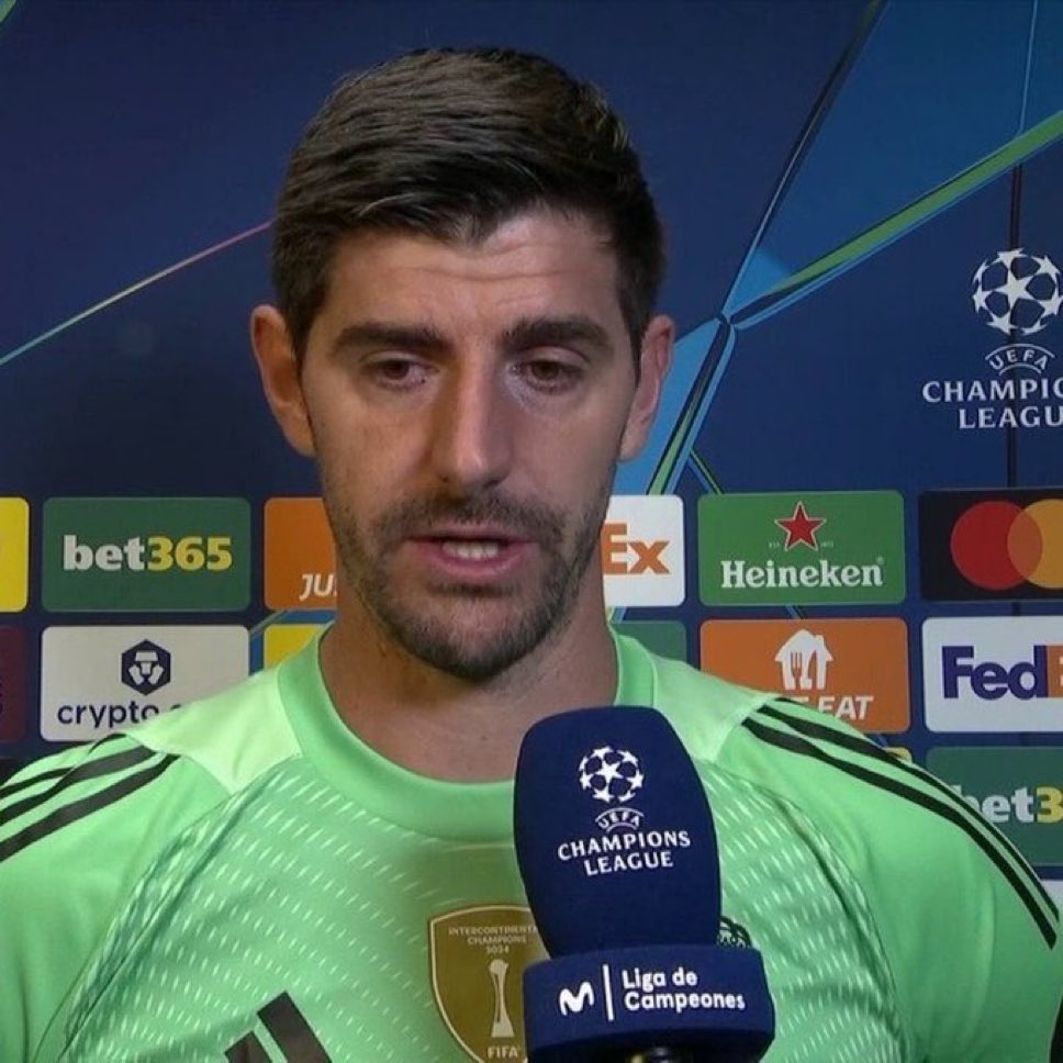 theMadridZone's tweet image. 🚨 Thibaut Courtois: “We are all on the same boat. The Bernabéu is free to express it’s opinion. But if the fans support us, it will be better for us.”