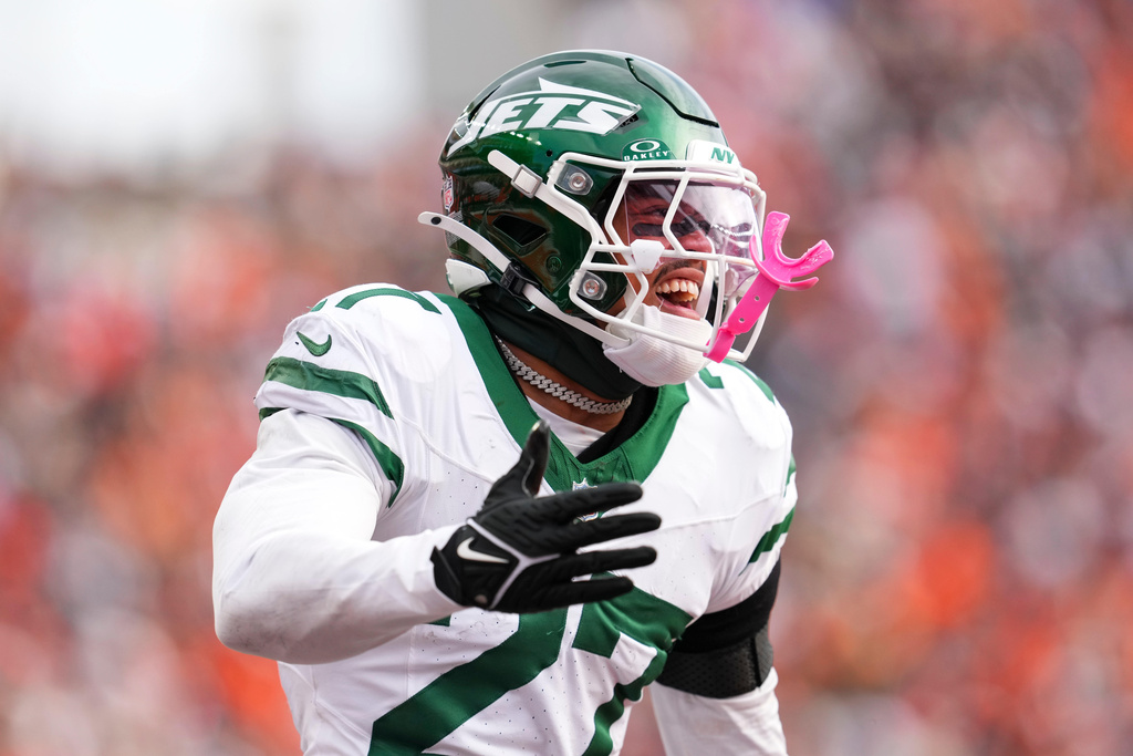 PFHOFAmbassador's tweet image. MALACHI MOORE, @nyjets DB
Selected with the #130 Pick in the 2025 @NFL Draft, Moore, was the lowest drafted rookie to record 50+ solo tackles this season - 56 (Per PFR) #JetUp #Jets #NYJets #NewYork #NFL #NFLDraft #NFLNews #nfltrending #NFLTwitter #GangGreen #NFLPlayoffs #nflx