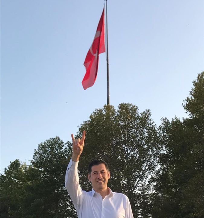 “Bayrak ki, onun gölgesi bozkurtları toplar.
Bayrak ki, bütün kaybedilen yurtları toplar.” 

Mardin Nusaybin’de terör örgütü PKK SDG sempatizanları tarafından bayrağımıza yapılan alçak saldırıyı kınıyorum. 
Terör örgütleri ve onların uzantıları iyi bilmelidir: Türk milleti,