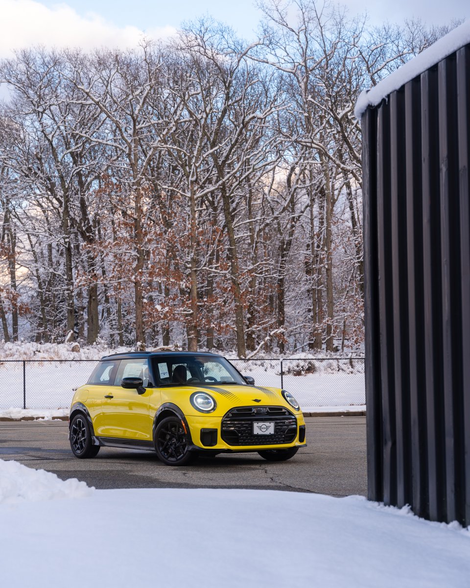 MINI_Warwick's tweet image. This New 2026 #MINICooperS stands out in Sunny Side Yellow with a Vescin JCW Black interior. Equipped with the Iconic Trim, adding Harman Kardon® Surround Sound and Driving Assistant. 🚗✨

Stop by #MINIOfWarwick to see it for yourself or view online through the link in our bio.