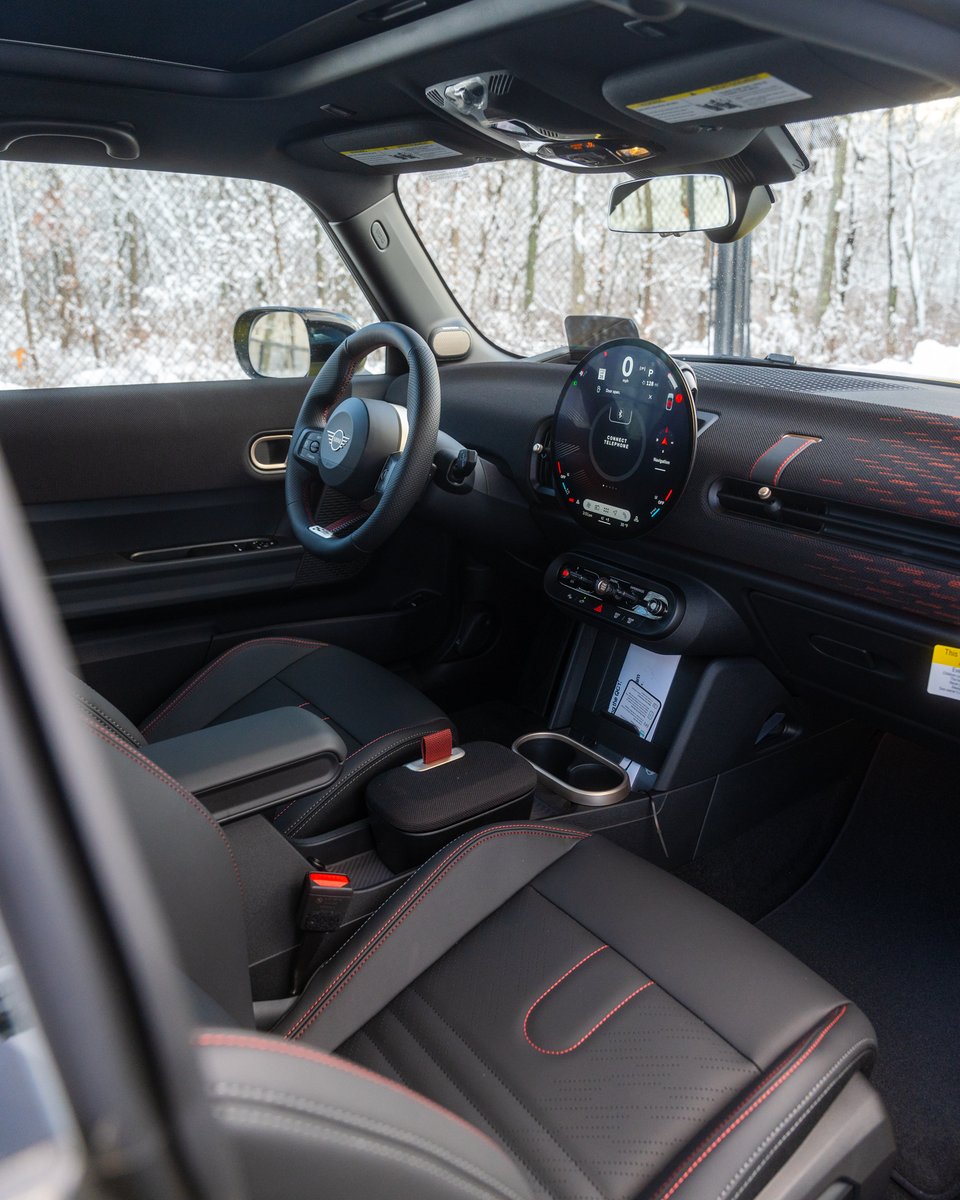 MINI_Warwick's tweet image. This New 2026 #MINICooperS stands out in Sunny Side Yellow with a Vescin JCW Black interior. Equipped with the Iconic Trim, adding Harman Kardon® Surround Sound and Driving Assistant. 🚗✨

Stop by #MINIOfWarwick to see it for yourself or view online through the link in our bio.