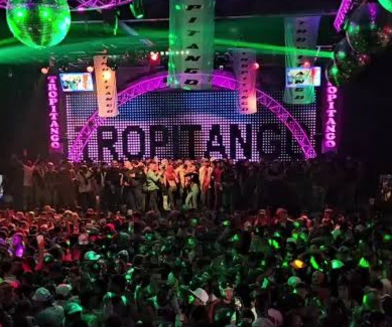 TTendenciaX's tweet image. "Tropitango":
Porque entre 6 villeros mataron a un joven de 20 años, pero como no se trataban de rugbiers los medios no lo están levantando.