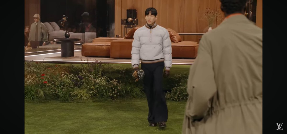 Chloooow_'s tweet image. BAMBAM AKOMI MANNEQUIN MANNEQUIN SANS FORCÉ 💚💚💚💚 #BamBamxLVMenFW26