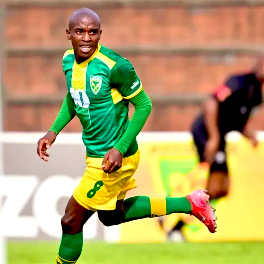 Litha_Stokwe's tweet photo. Siyanda ndlovu.  How is this guy still playing for Arrows? 🔥 🔥 https://t.co/eR7ehLkNP6