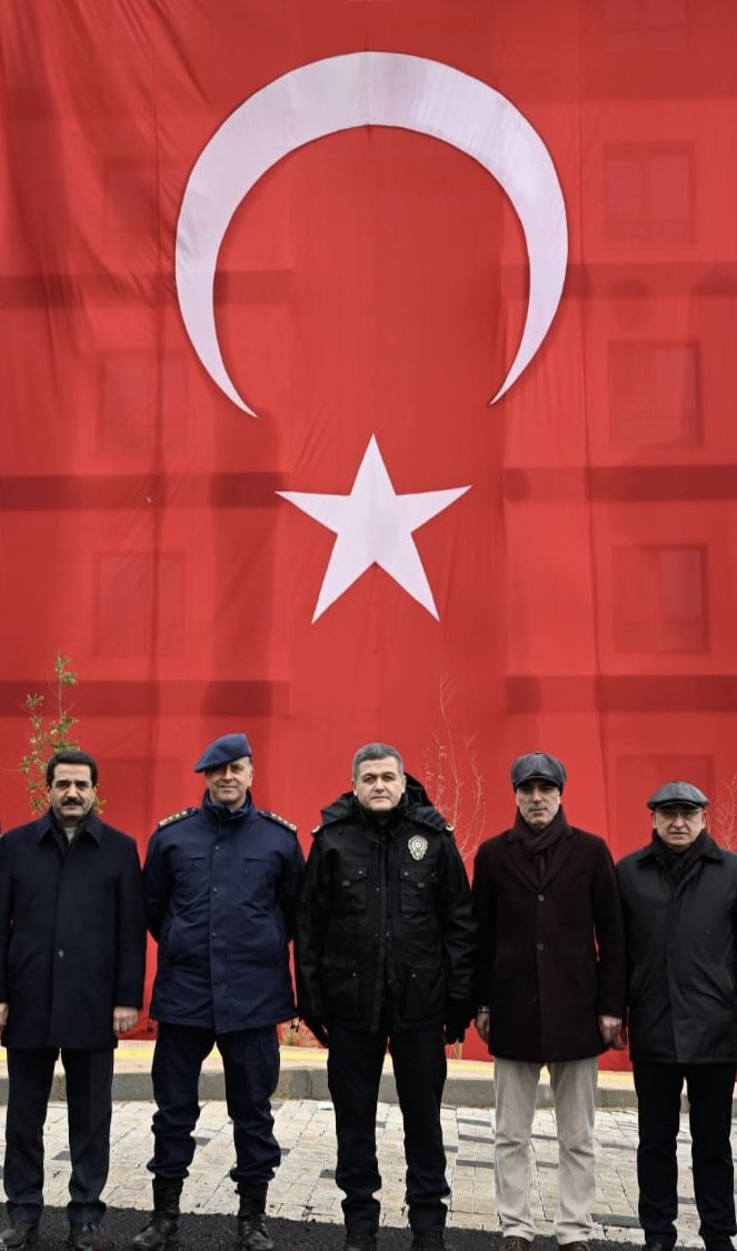 Nusaybin–Kamışlı sınır hattında şanlı bayrağımıza yönelik terör örgütü yandaşları tarafından gerçekleştirilen saldırıyı lanetliyoruz. 🇹🇷
Bu alçak provokasyon, milletimizin birlik ve beraberliğini hedef alan, Terörsüz Türkiye yürüyüşümüzü sekteye uğratma çabasından başka bir şey