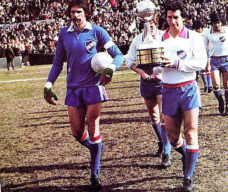 CNdeFhistoria's tweet photo. 🗓 20/01/1956
Nace en Montevideo, Rodolfo Rodríguez
Gloria del 🧤 arco del Decano
✅️🏆🇺🇾🌎🌐 Tricampeón Uruguayo, Campeón de América y del Mundo
🏆9️⃣𝑻𝑰𝑻𝑼𝑳𝑶𝑺 𝑶𝑭.
🏆🌐 Intercontinental 1980
🏆🌎 Libertadores 1980
🏆 Uruguayo 1977-80-83
🏆 Liguilla 1982
🏆 Liga Mayor 1976-77
🏆 Torneo Estadio Centenario 1983
📌 360 partidos disputados en Nacional entre los años 1976-1983
✅214 PG
↔️73 PE
🇺🇾 En la Selección Uruguaya (@Uruguay) disputó 78 partidos
🏆🌐 Campeón Copa de Oro Uruguay 1980
🏆🌎 Campeón Copa América 1983
📌 Disputó:
🏆🌐 Copa del Mundo México 1986
🏆🌎 Copa América 1979 y 1983
🌎 Eliminatorias Argentina 1978, España 1982 y México 1986
Feliz cumpleaños “Pantera”!
💻https://t.co/EfsaSZQ9eJ
