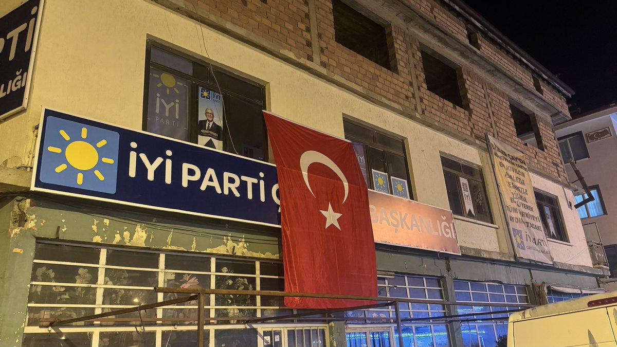 Sana benim gözümle bakmayanın
Mezarını kazacağım.
Seni selâmlamadan uçan kuşun
Yuvasını bozacağım.🇹🇷