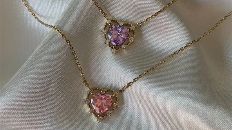 aesttics's tweet image. heart shaped necklaces