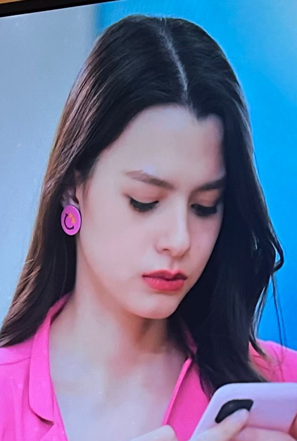 Rodmxc's tweet image. 7 M, conste que yo la conocí desde que usaba aretes de latón 😌

#beckysangels‌