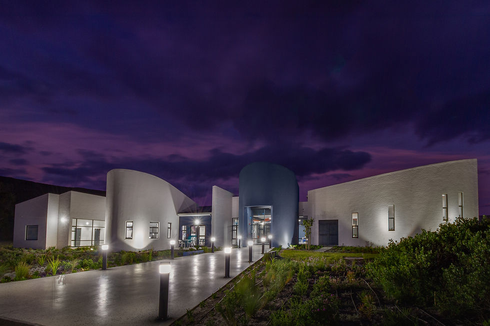 ClaysonMonyela's tweet photo. It operates 24-hours a day....the #SouthAfrican National Space Agency in Hermanus. ❤️🇿🇦 https://t.co/OsCVDcBWhr