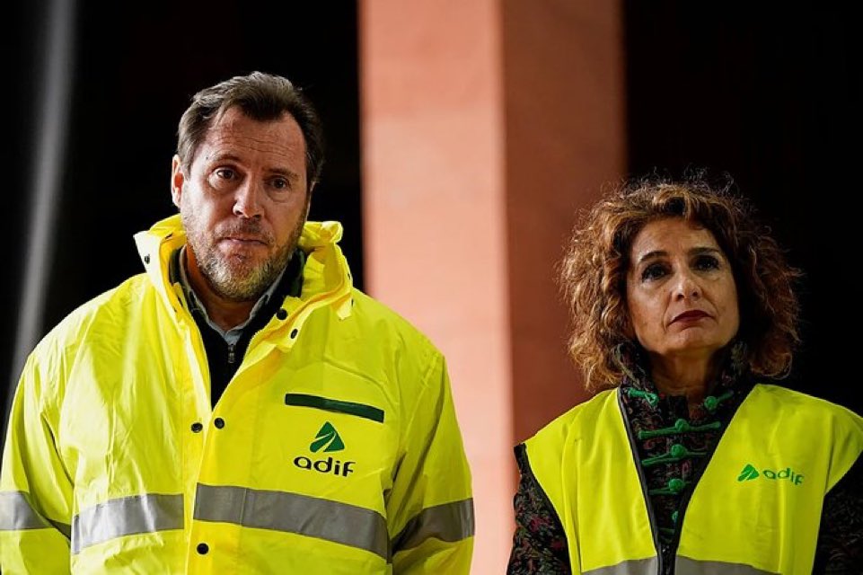 26.000€ en dietas por alojamiento se llevan cada uno de los españoles cuando el Estado ya les pone la casa. Indecentes.