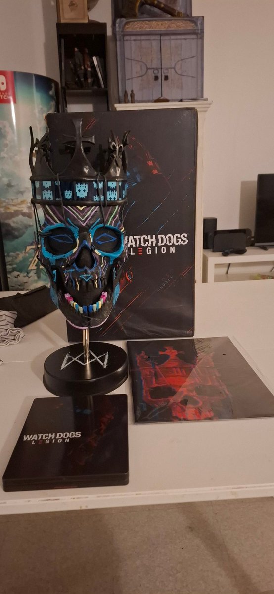 Voici mon achat du jours de la semaine le collector de WATCH DOGS LEGION PS4 Édition occasion acheté 100€ qui contient 

- Le Jeux en édition Steelbook
- La Figurine 
- Des Posters 

Trop content de faire rentrer ce collector 🤩🤩🤩🤩