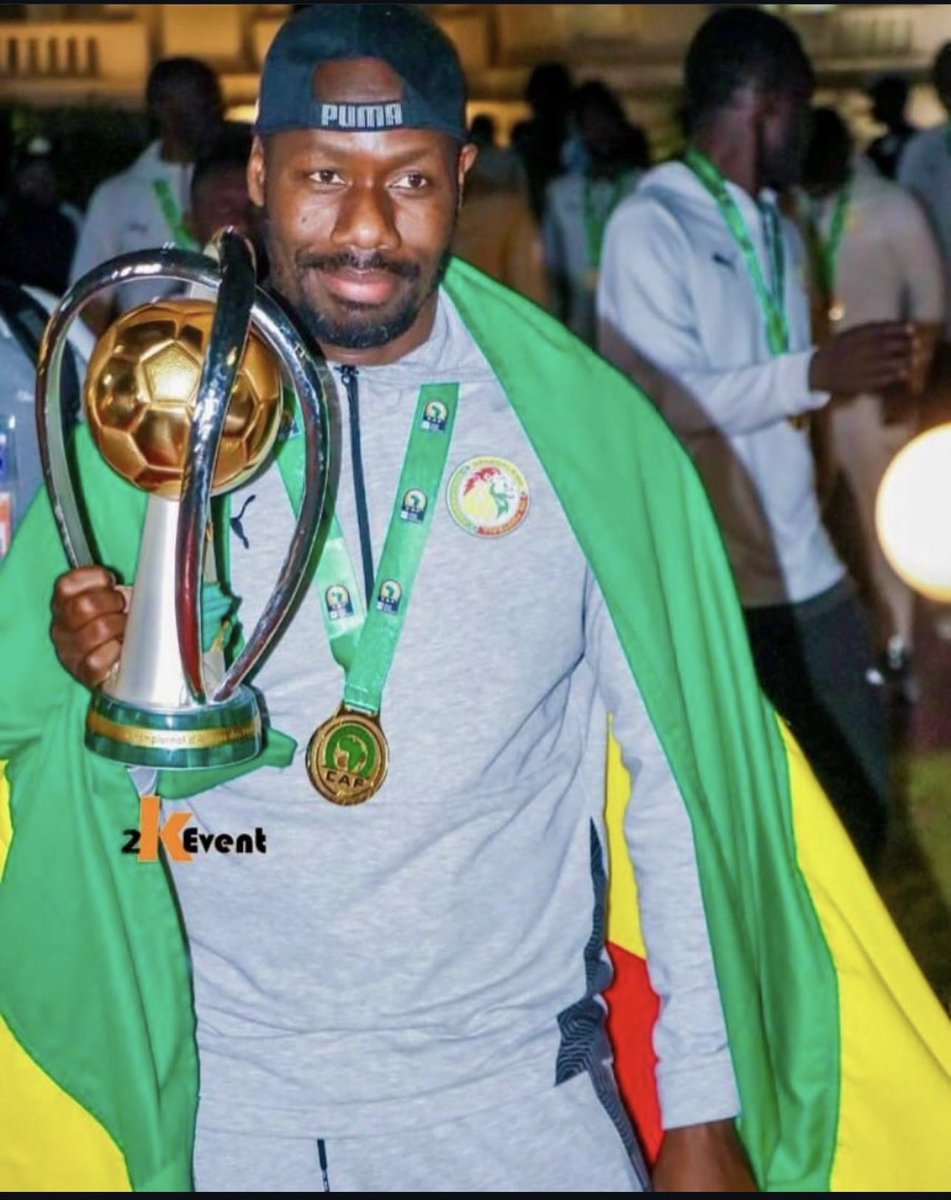 #TousderrièrePapeThiaw 🇸🇳⭐️⭐️📍
#StandWithPapeThiaw