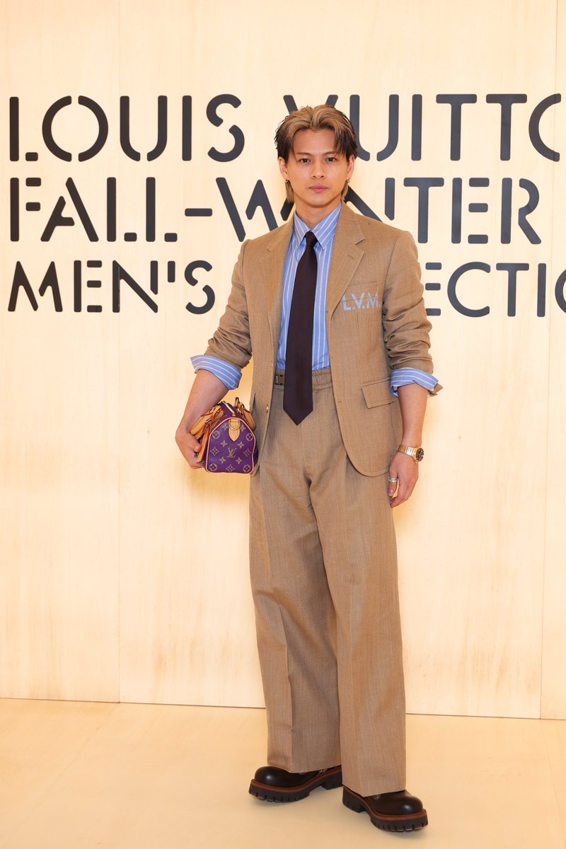 ellejapan's tweet photo. 【2026秋冬パリ・メンズフロントロウ速報】#Number_i #平野紫耀 さんが、「ルイ・ヴィトン」に来場！

▼記事はこちら
https://t.co/5WAPVIQ6Fo

#LouisVuitton #LVMenFW26 #LVFashion #ShoHiranoxLouisVuitton #ShoHirano https://t.co/cBRIegbjoA