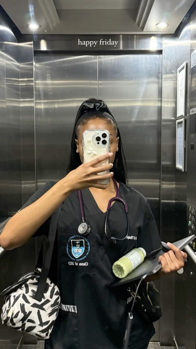 med_studyhard's tweet image. ⌕ #studytwt — #studytwtbr
• juh, 26 anos.
• r1 de enfermagem em centro cirúrgico na UERJ. 
• foco : inglês + vida saudável + estudos.
ㅤ  𖥔   ࣪   ׅ livros, cinema, música, crochê, escrita e etc.  ઇ   ࣭   ࣪    ֢ㅤ
ㅤ                  
♡/↺ = moots!