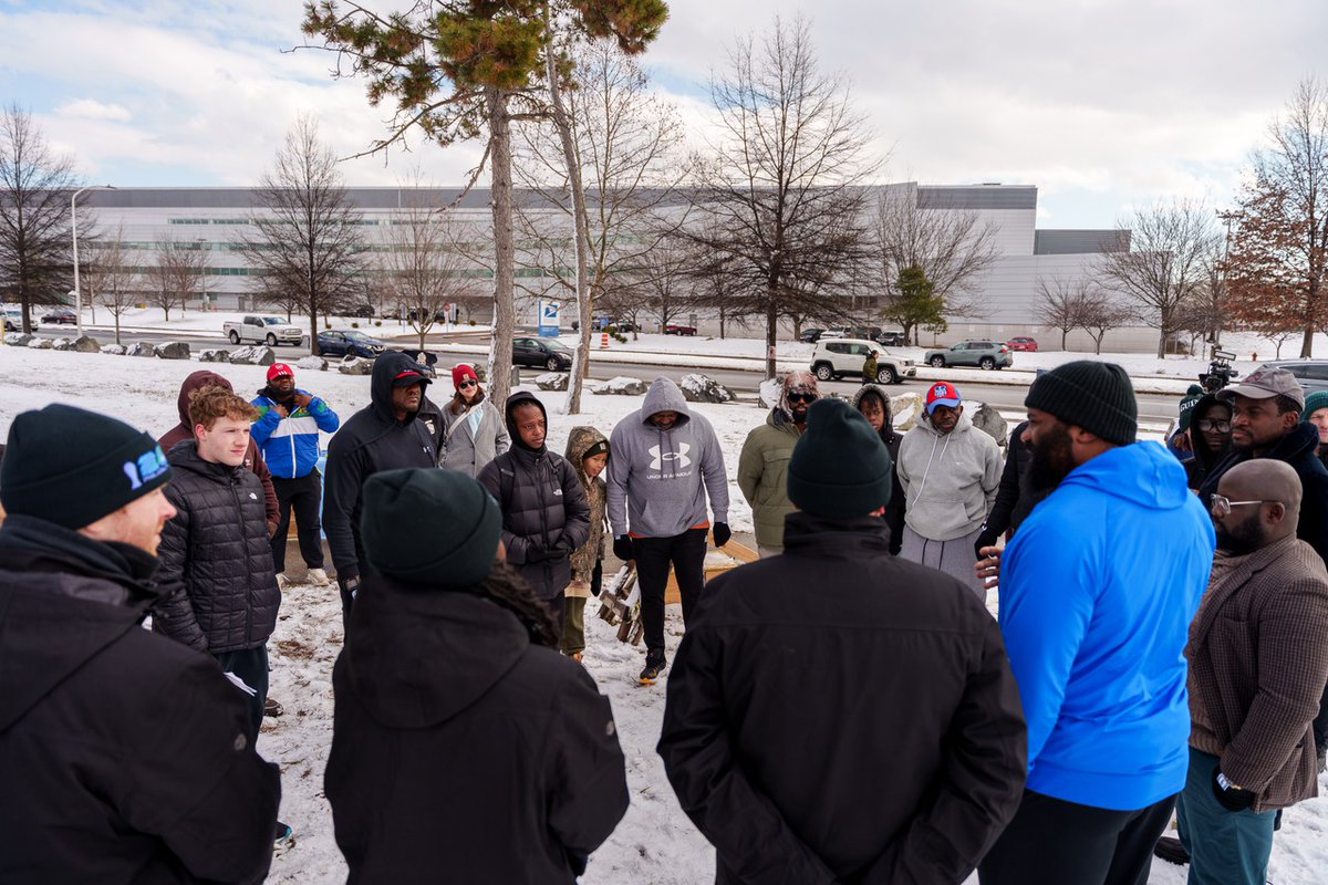 FWC26Philly's tweet image. We spent #MLKDay at Suffolk Park with Salone FC, working together to support the community they serve in Southwest Philly.

Thank you to Salone leadership, our Rising Stars Academy alumni, @PhilaParkandRec, and @EPAYouthSoccer for joining us in honoring Dr. King through service.