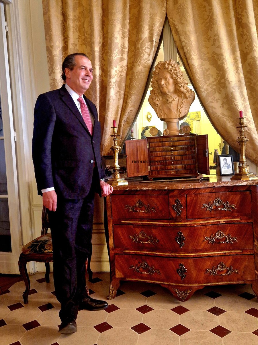 Le prince Charles-Emmanuel de Bourbon-Parme est attendu demain, place de la Concorde pour honorer la mémoire du roi Louis XVI, victime de la Révolution française le 21 janvier 1793. #monarchy #monarchie 👑🇫🇷