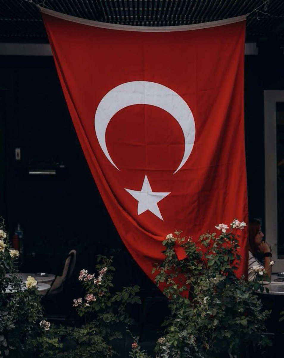 fbsavasciruhu's tweet photo. “Sana benim gözümle bakmayanın
Mezarını kazacağım.
Seni selamlamadan uçan kuşun
Yuvasını bozacağım.” https://t.co/v89iuBz5GP