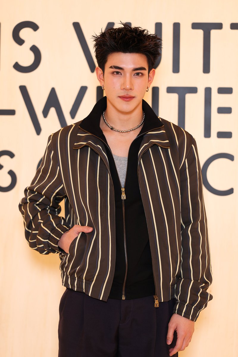 ellejapan's tweet image. 【2026秋冬パリ・メンズフロントロウ速報】韓国俳優の #コン・ユ さんや、タイ俳優の #フォース さんが「ルイ・ヴィトン」に来場！

▼記事はこちら
bit.ly/4qxT65f

#LouisVuitton #LVMenFW26 #공유 #GongYoo #LVMENFW26xFOURTH #Fourthnattawat