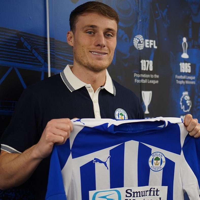 CentralWigan's tweet photo. Wigan Athletic January Loan Swaps 🔄

⬅️ Out: Paul Mullin (Wrexham) and Ollie Cooper (Swansea City)

➡️ In: Joe Taylor (Huddersfield Town) and Owen Moxon (Stockport County)

Happy with the changes, Latics? 🤔

#wafc https://t.co/kUid5rx4sO