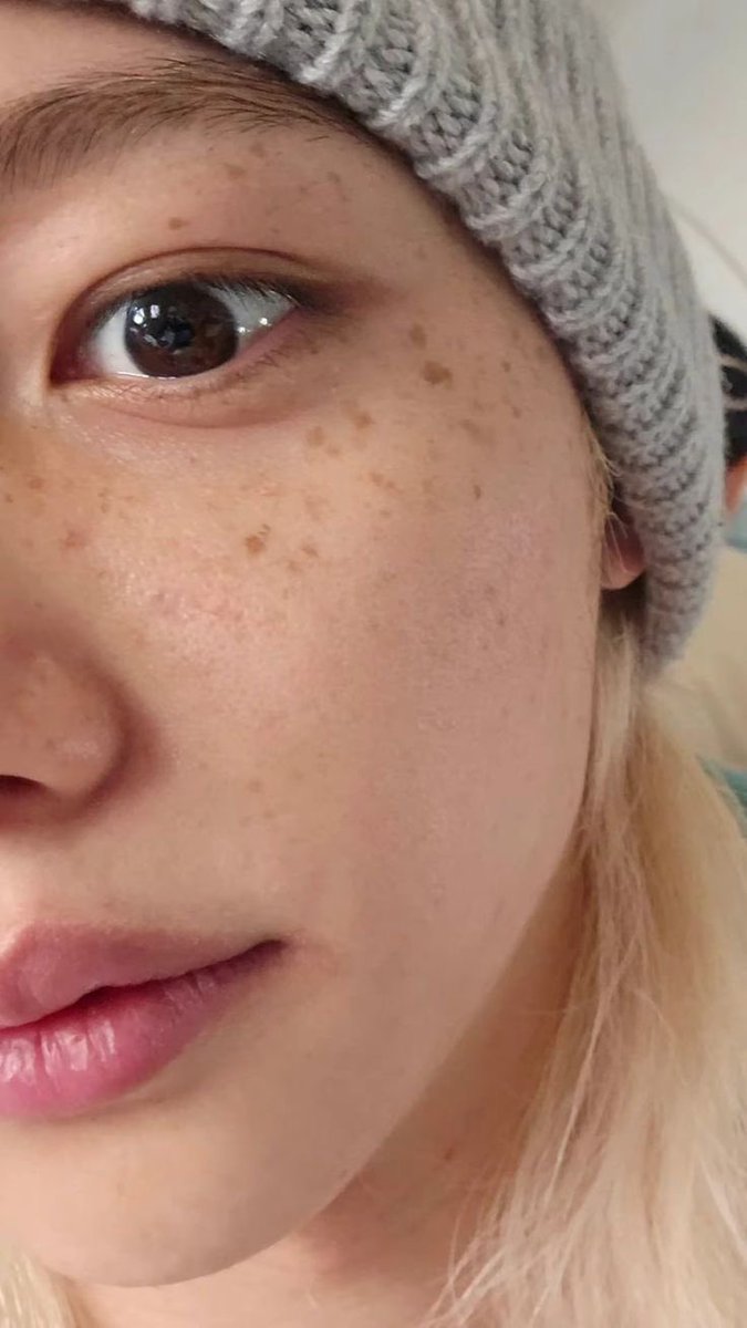 lixmusicmuse's tweet image. my pretty freckled baby 🤎