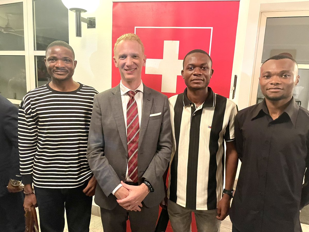 JeunesContre's tweet photo. Apéro diplomatique à la Résidence de l’Ambassadeur de Suisse 🇨🇭 en RDC 🇨🇩 : échanges sur le leadership des jeunes, l’entrepreneuriat et l’engagement citoyen.
@Suisse 
👉 CJP-RDC/ASBL activement représentée.
#LeadershipJeunesse #Diplomatie https://t.co/z3uMaKZdbT