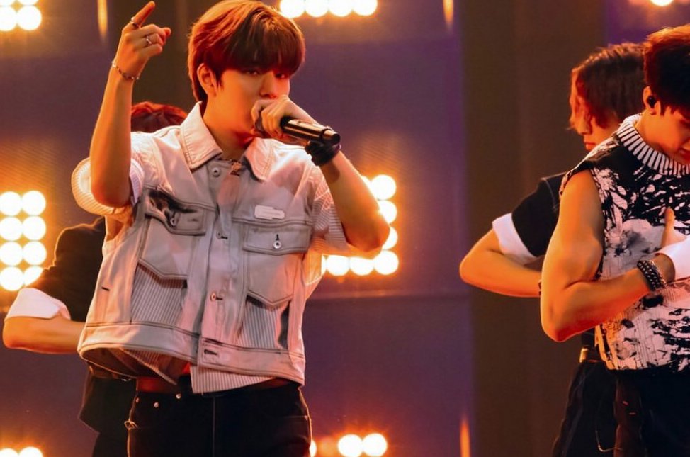 jae_miso's tweet image. i see you two looking at eo back there smh