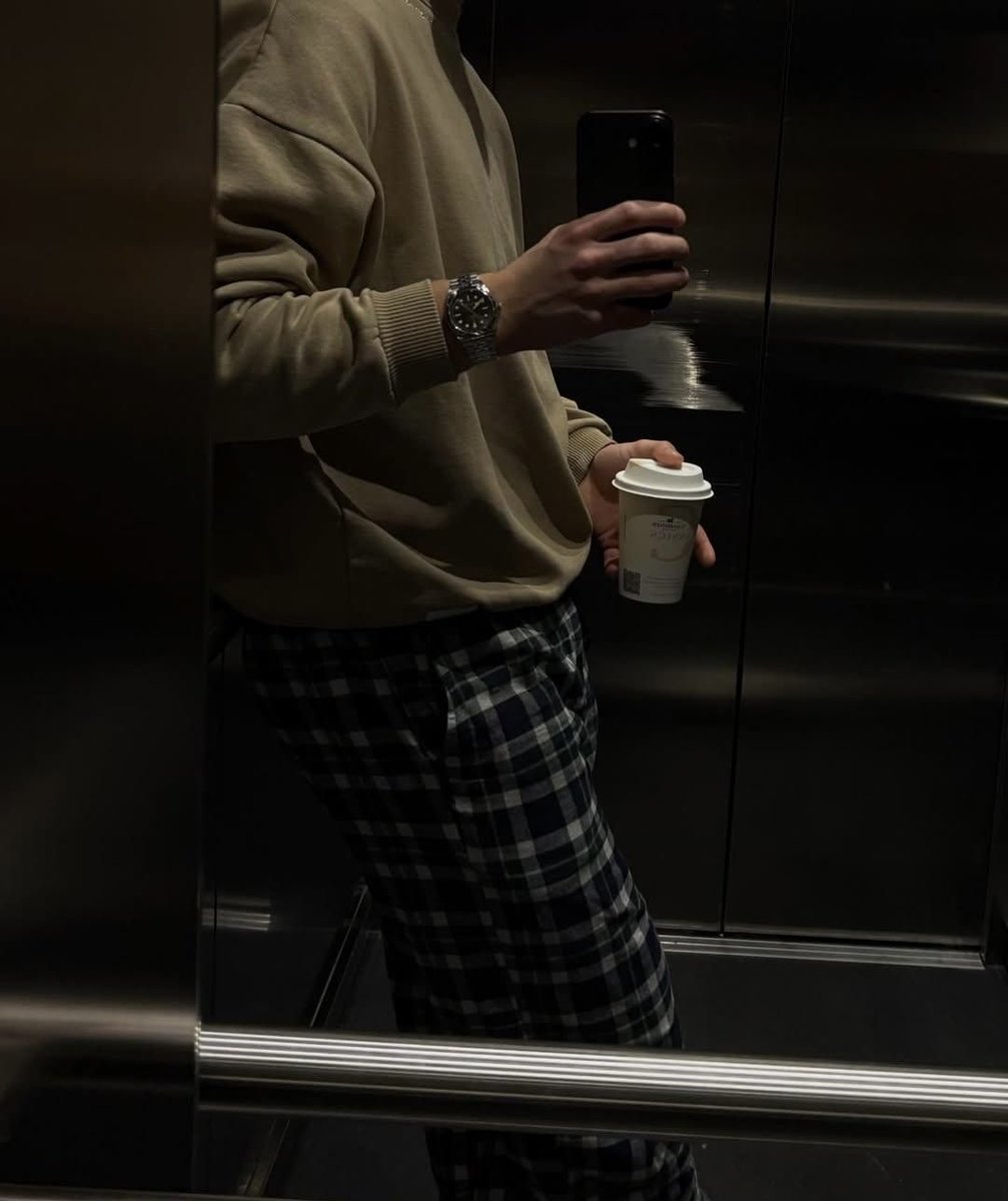 fcrkeeps's tweet image. POV of a man who has been struggling with a hangover almost all day and now has to pack for a long trip away from home.