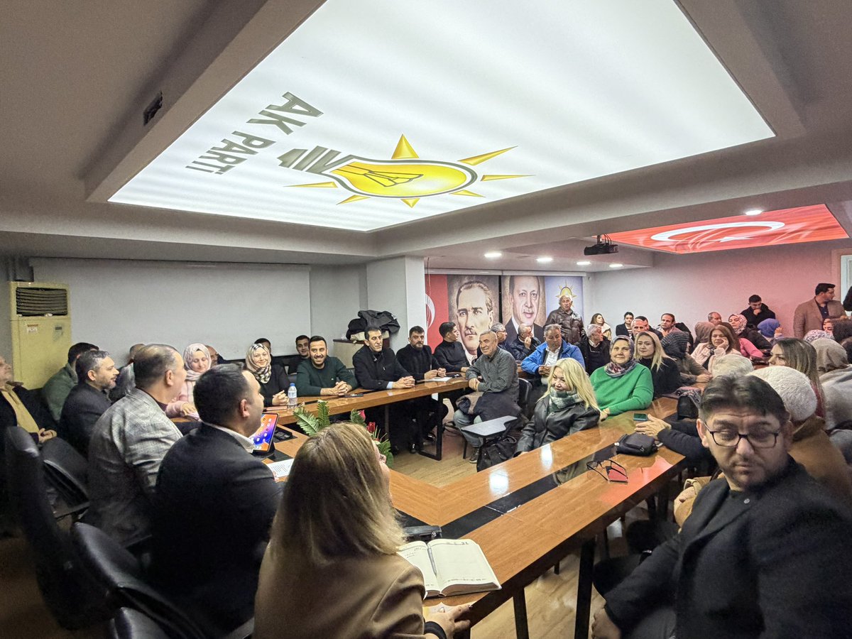 📍 Bugün ilçe binamızda, yüksek katılımla Daraltılmış Danışma Meclisimizi gerçekleştirdik.

Konak artık uyanıyor.
Konak gümbür gümbür geliyor!

❌ Hizmet üretemeyen,
❌ Sorunlara sırtını dönen,
❌ Konak’ı kaderine terk eden bir belediyecilik anlayışıyla karşı karşıyayız.

👉