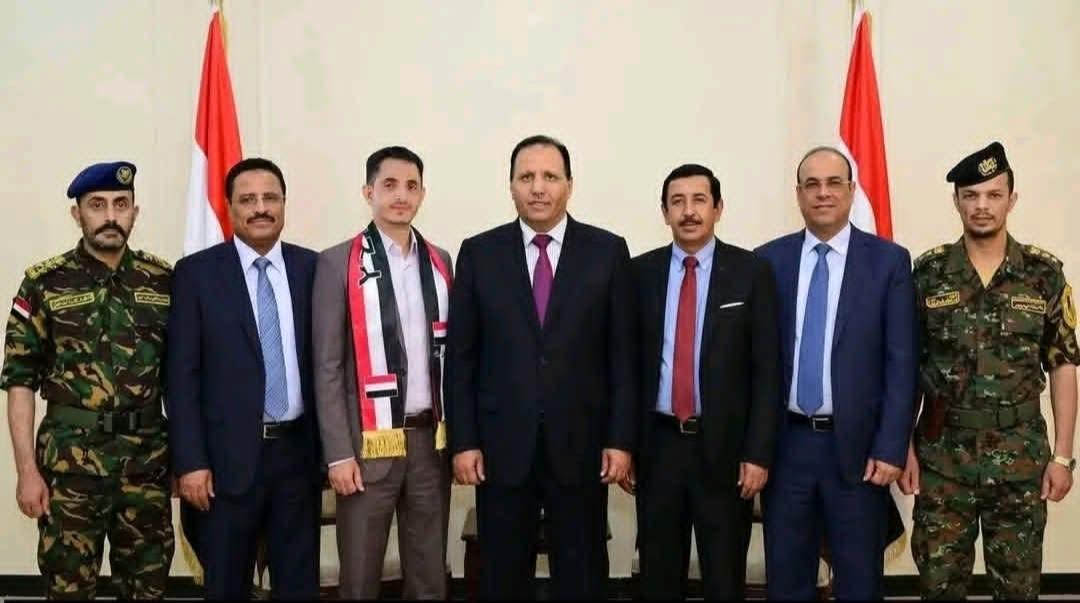 اعيدو للوطن إعتباره 
إعادة هؤلاء 👇الرجال المخلصين وامثالهم إلى مناصب رفيعة في الدولة اليمنية يعتبر إعادة إعتبار لليمن 
ليتعافى ولن يعاد إعتبار اليمن ويحتل مكانته بين الامم إلا بأبنائه الشرفاء المخلصين لدينهم ووطنهم🇾🇪