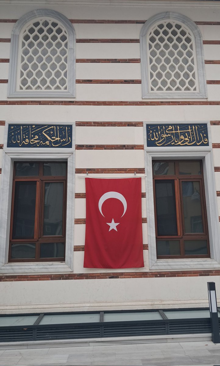 Mahberu_'s tweet photo. "Toprak yağmura, ben sana vurgunum." 
#TürkBayrağı https://t.co/Kniau9umJz