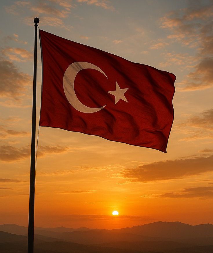 Saudade_nn's tweet photo. “Sana zevâl gelmesin ey nazlı hîlâl.” https://t.co/zODqdYDsDK