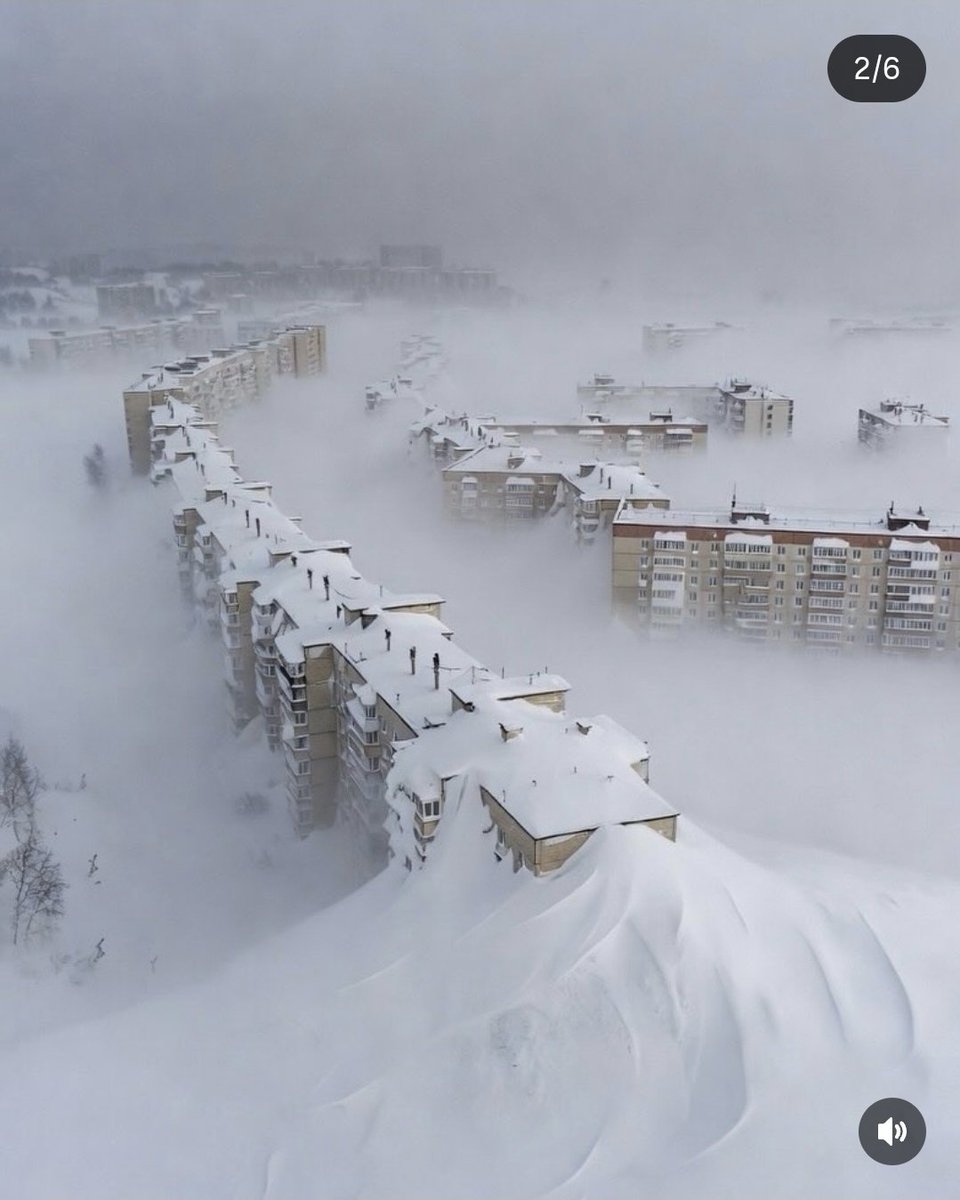 ThaiLand_DK's tweet image. The Day After  Tomorrow.❄️🌨🌪🌬
เกิดขึ้นจริงแล้ว🥶🥶🥶🥶ที่รัสเซีย 
Snow covering whole apartment buildings in #Kamchatka  #Russia