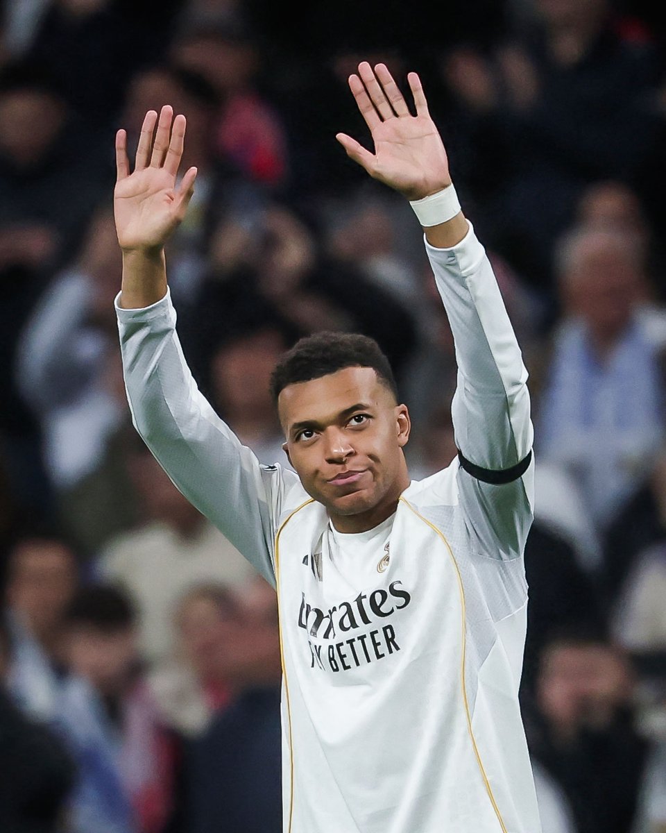 brfootball's tweet image. Kylian Mbappé to the Monaco fans after scoring vs. his former club 🙏