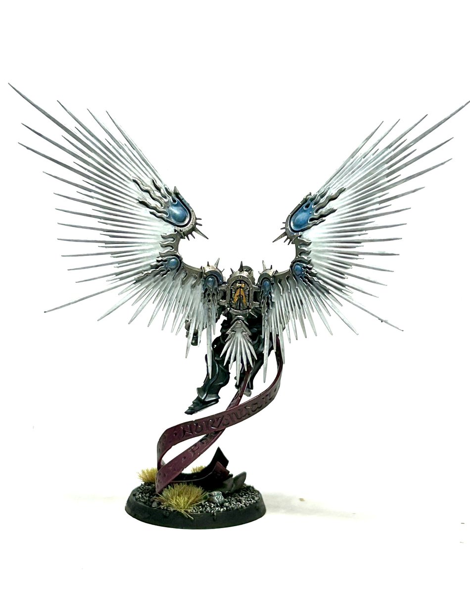 averagepaints's tweet image. Deathwatch Captain with jump pack. A return to the Smash Captain days of old with this Stormcast conversion! Just need to order some more magnets for his base so he’ll actually stand up! #WarhammerCommunity #PaintingWarhammer