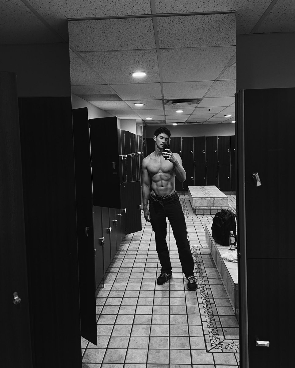 Stephen Tracey tweet media