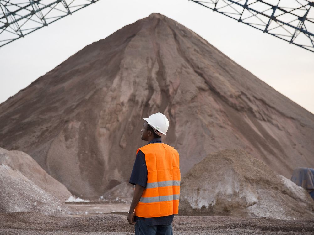 financialpost's tweet image. Mali’s gold production slumped last year after Barrick dispute financialpost.com/commodities/mi…